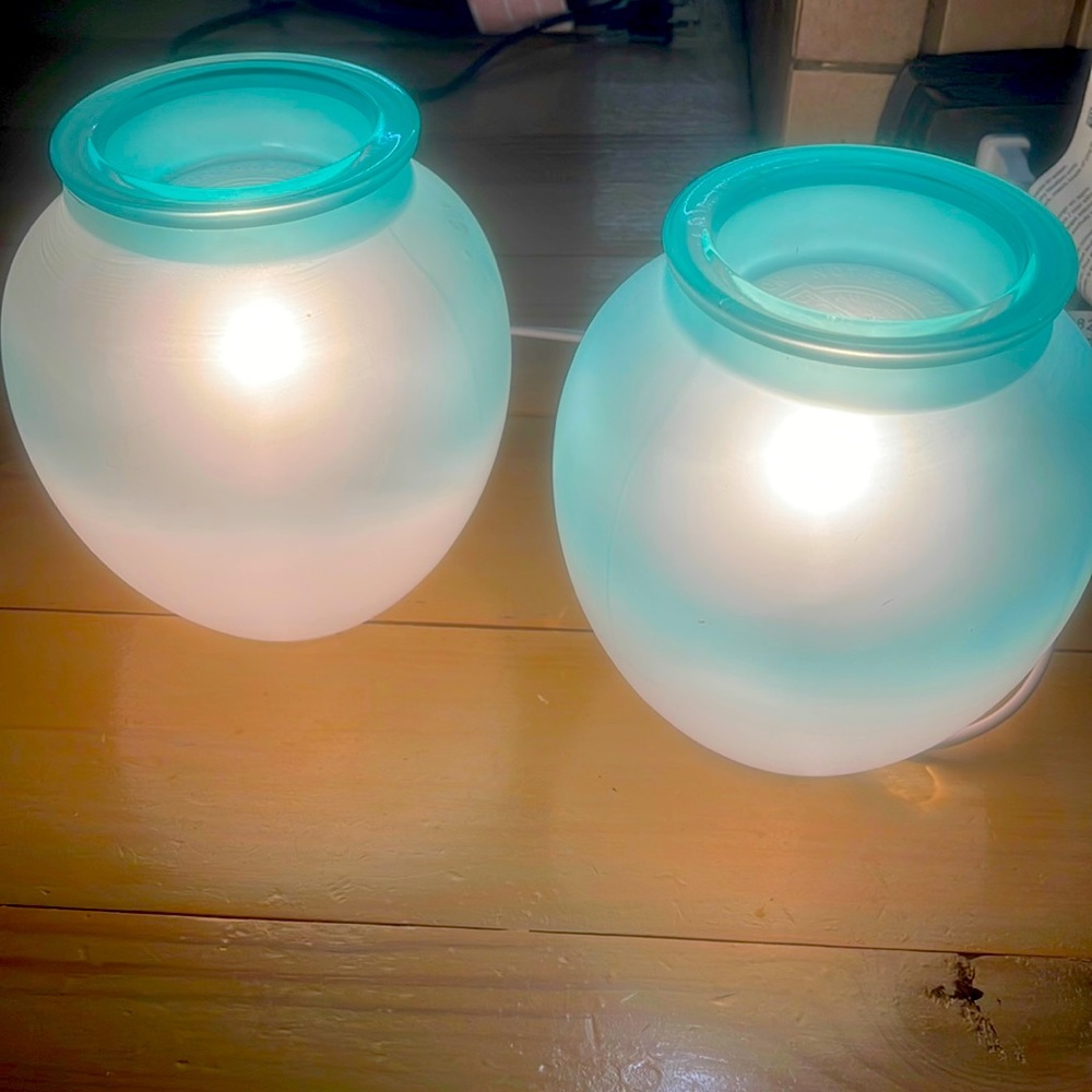 Set of 2 Scentsy warmers